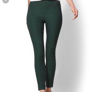 BNWT NY&CO High Waist Pull On Ankle Pant Green M